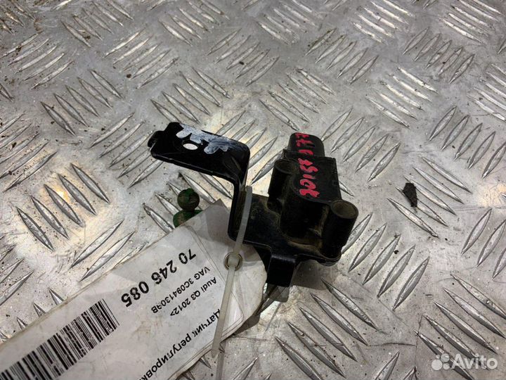 Датчик регулировки дорож. просвета Q3 2012;Passat