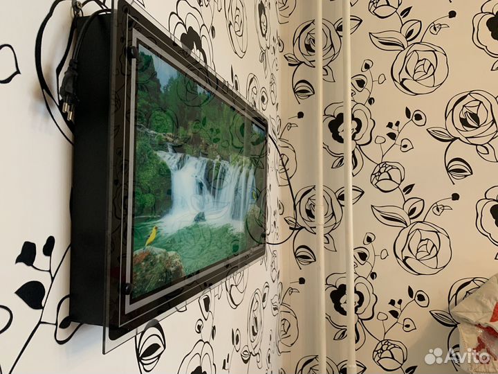 Картина со звуком водопада и пением птиц