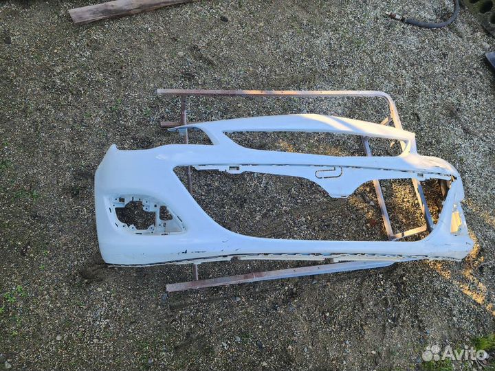Бампер передний на opel astra j