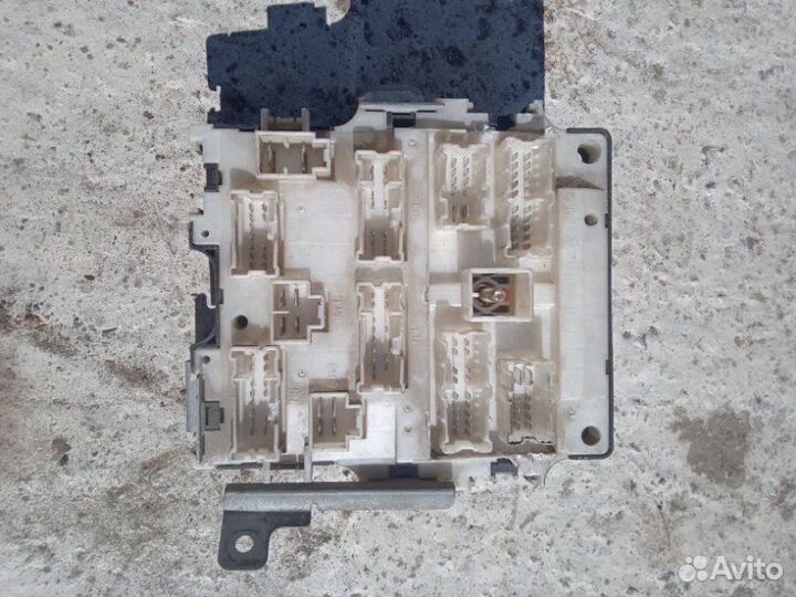 Блок предохранителей Nissan Cefiro A32