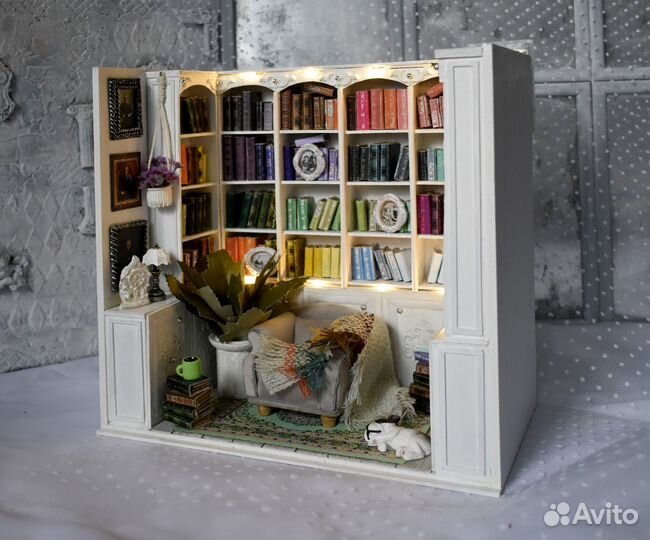 Белая Библиотека миниатюра на книжную полку