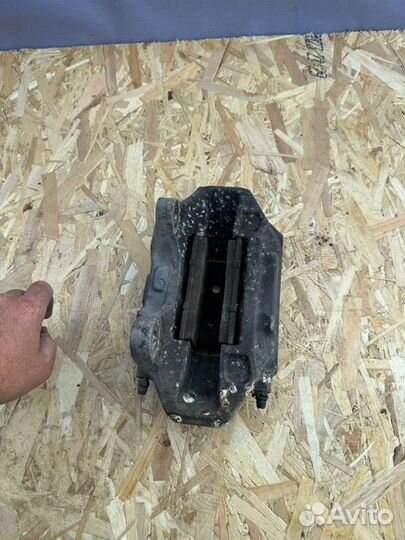 Суппорт передний левый Volkswagen Touareg 4.2 AXQ