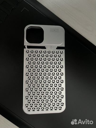 Чехол на iPhone 13 металлический