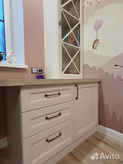 Рабочая зона для школьницы