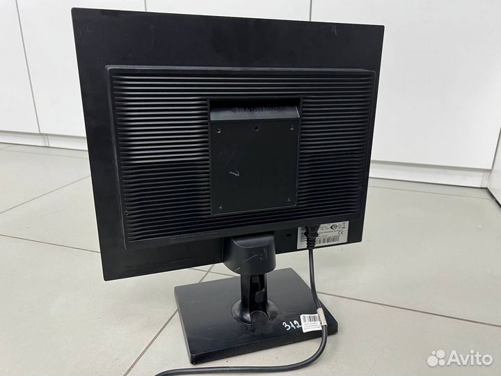 Мониторы Samsung LS19C20K