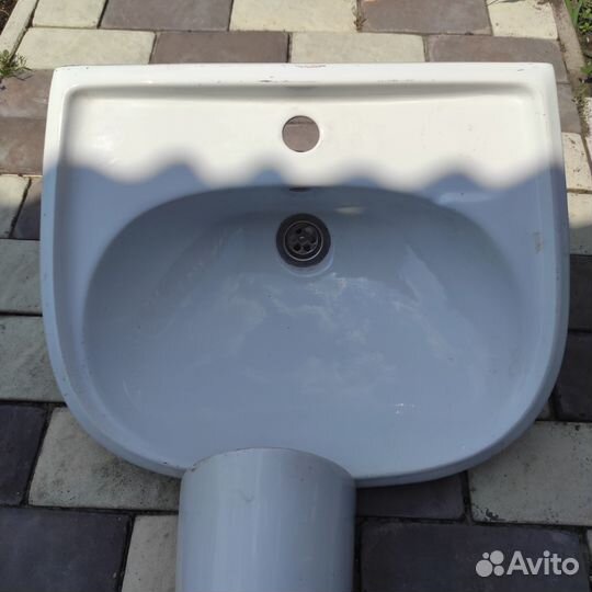 Раковина с пьедесталом