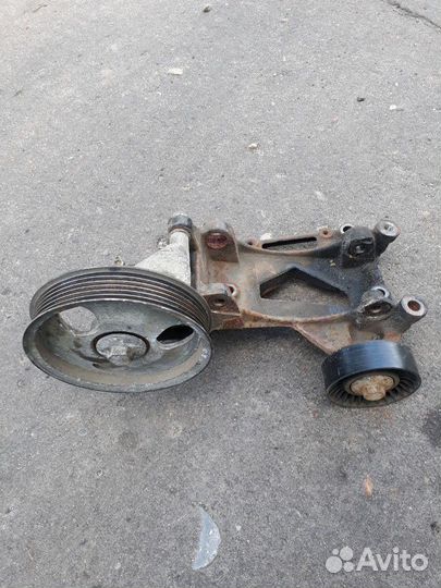 Кронштейн генератора peugeot 407