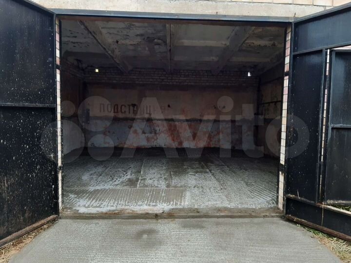 Гараж, > 30 м²