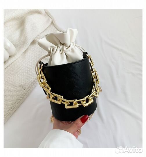 Сумка-цилиндр с цепочкой