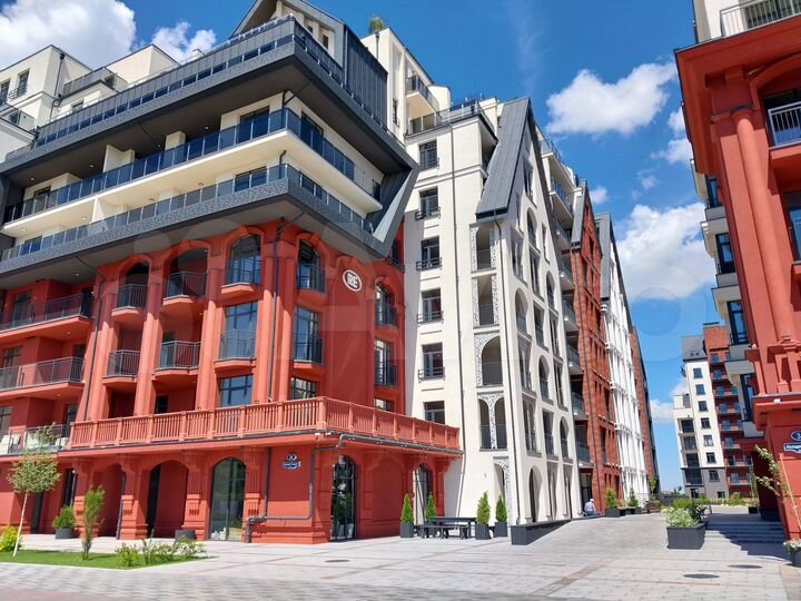 3-к. квартира, 242 м², 2/10 эт.