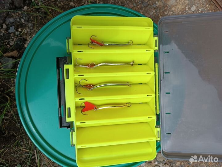 Продам блесна воблеры коробка