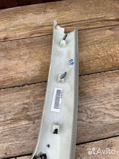 Обшивка стойки передняя правая Audi 3 8P 1.8 2008