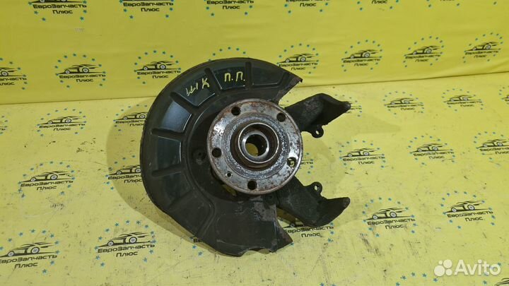 Передний поворотный кулак правый Skoda Octavia A5