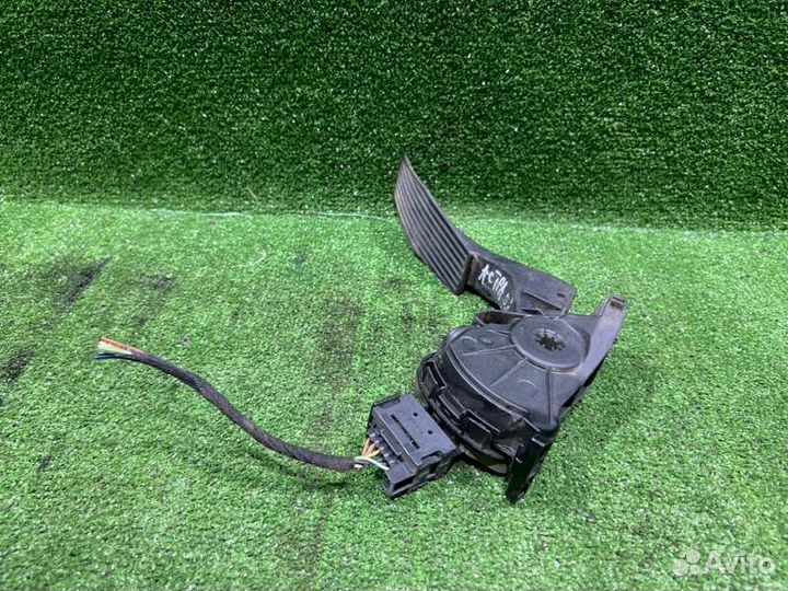 Педаль газа Opel P-J Astra седан 1.4 2013