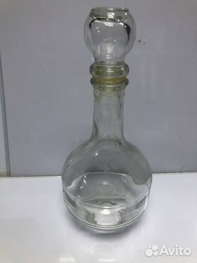 Стеклянный графин