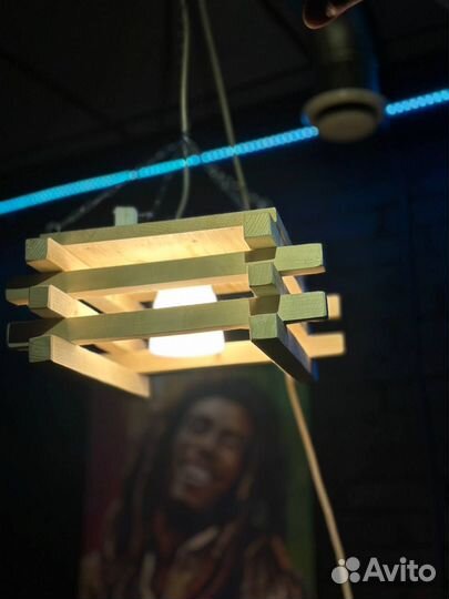 Люстра из древесины
