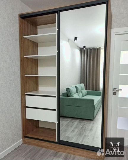 Шкаф с зеркалом