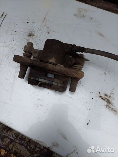 Суппорт задний левый Митсубиси Лансер 9 1.6 л