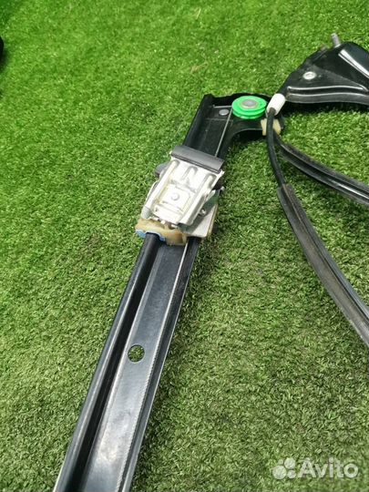 Стеклоподъемник передний правый Volkswagen Polo