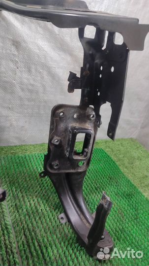 Кронштейн фары правой Mercedes Benz E-class W211