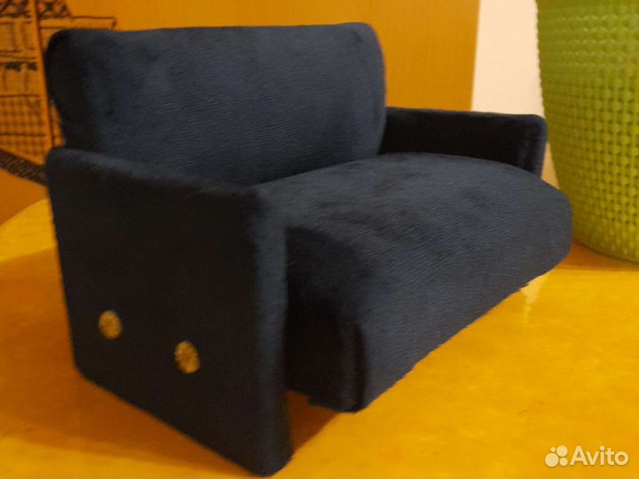 Декоративный кукольный диван