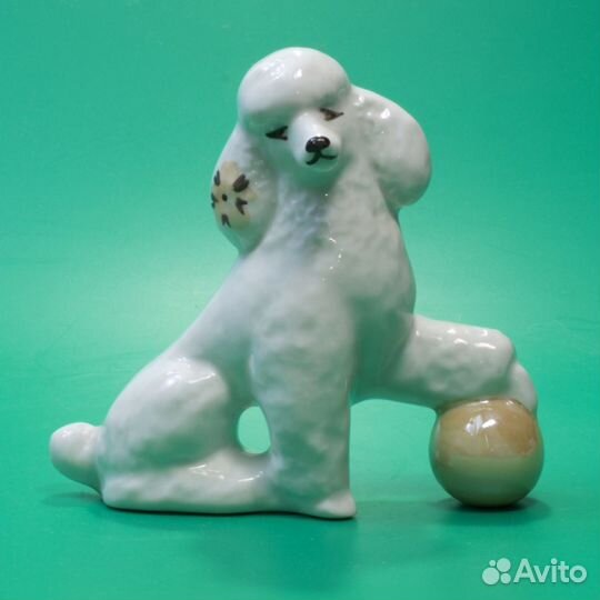 Новая статуэтка Пудель с мячом Дулево
