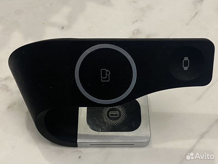 Зарядная станция iPhone Banola Qi в подарок