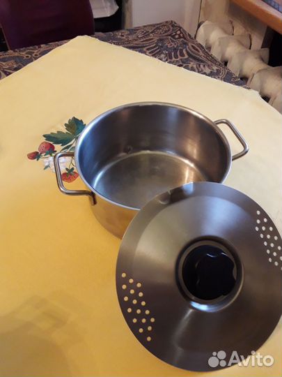 Кастрюли и другая посуда из нержавеющей стали