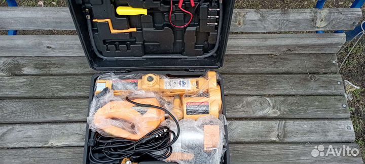 Набор инструментов heelp для авто в чемодане