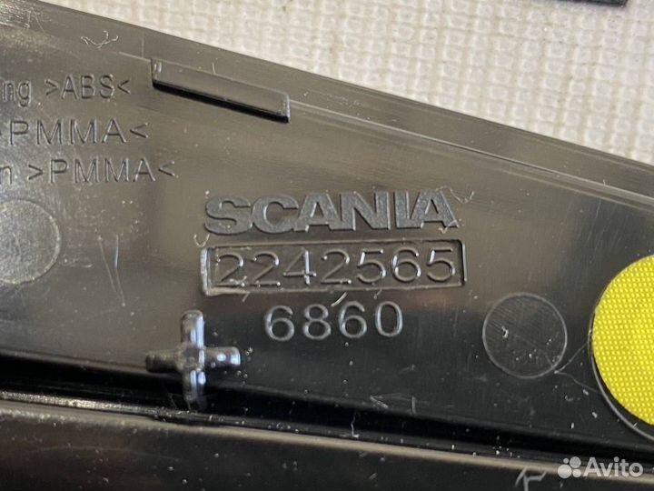 Габаритный фонарь правый Scania 6 2242565