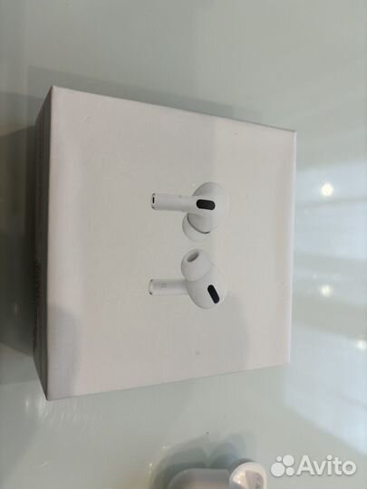 AirPods Pro with Wireless Charging Case