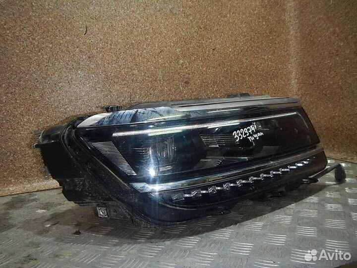 Фара правая Volkswagen Tiguan