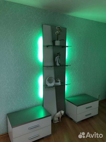 2 Тумбы прикроватные и стойка с полками