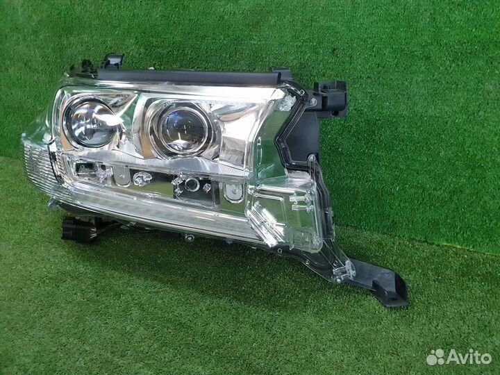 Фара правая Toyota Land Cruiser