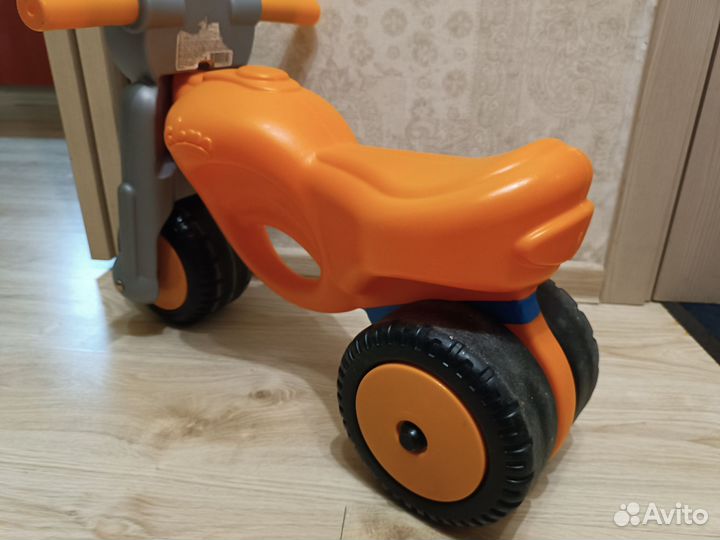 Мотоцикл и машина каталка