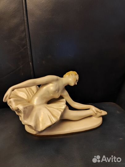 Фарфоровая статуэтка умирающий лебедь