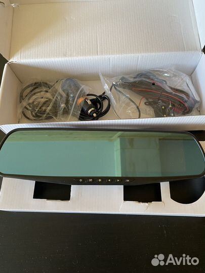 Видеорегистратор с камерой заднего вида