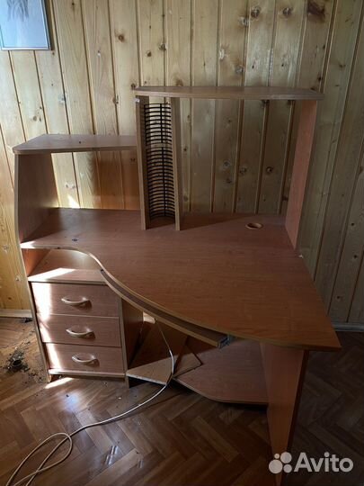 Компьютерный стол