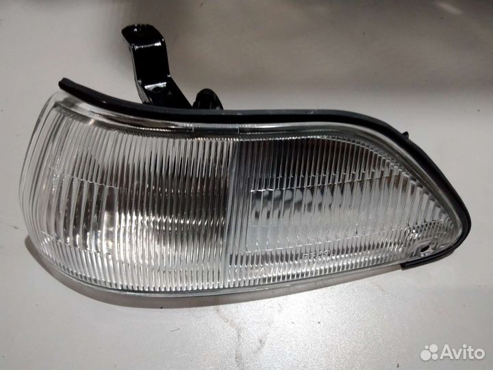 Фонарь указателя поворота toyota carina