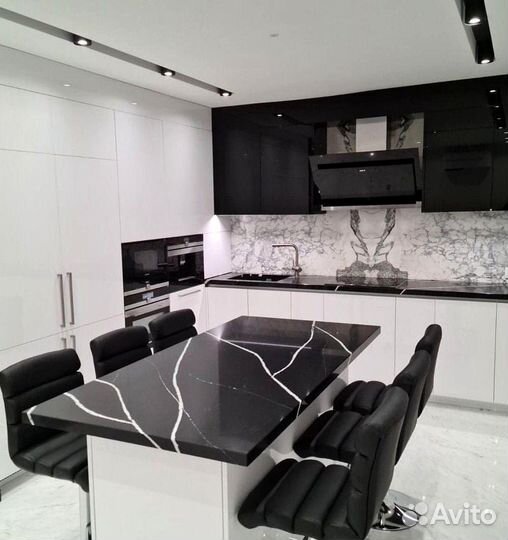 Прямая в потолок кухня на заказ