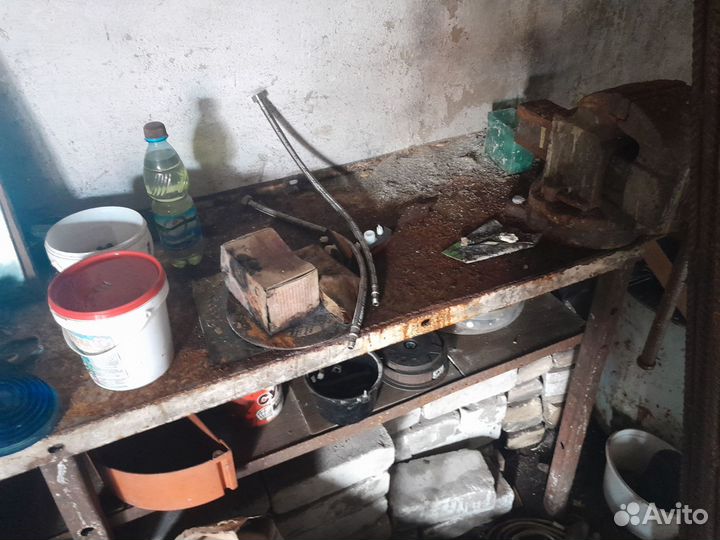 Стол с тисками,б/у,торг