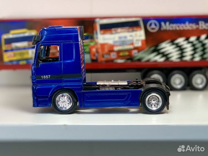 Коллекционная модель Mercedes-Benz Actros 1:43