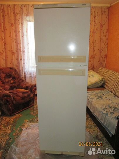 Холодильник - морозильник двухкамерный Stinol 110