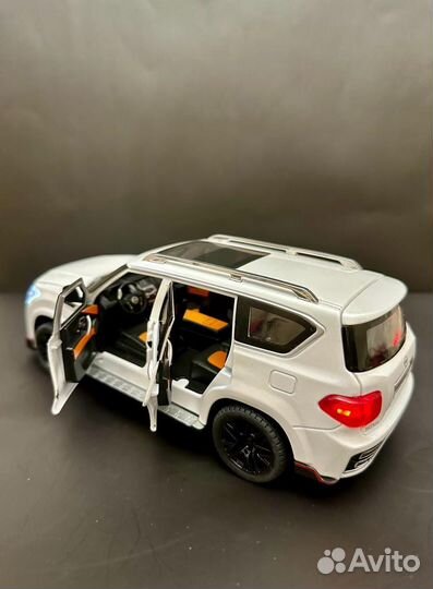 Игрушка машинка железная