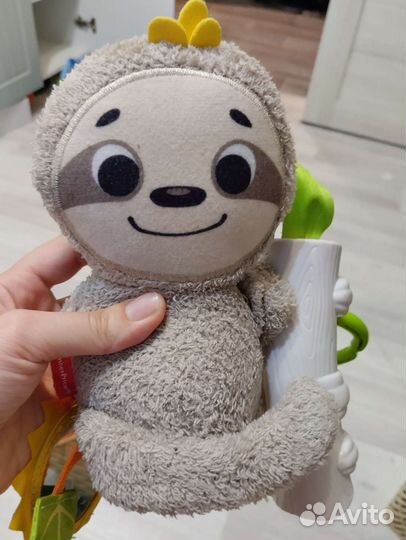 Fisher price ленивец игрушка подвеска