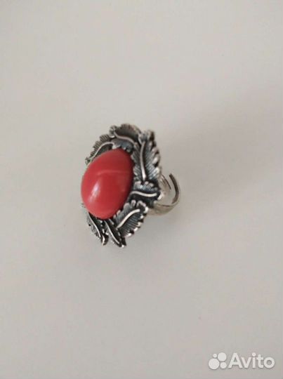 Женское кольцо металл камень