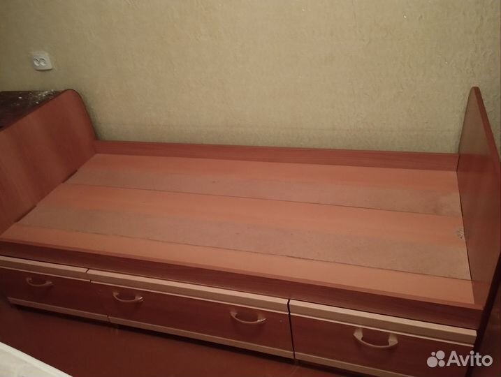 Кровать