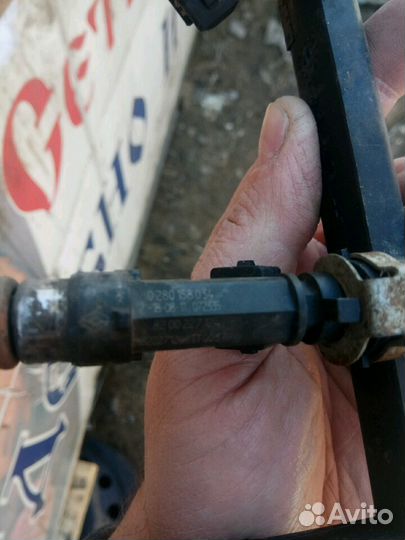 Топливная форсунка рампа Рено Renault Логан Logan