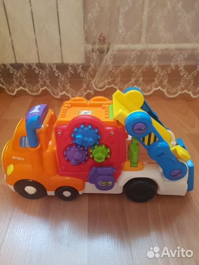 Грузовик и 3 машины