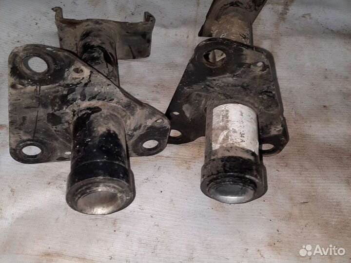 Кронштейн усилителя переднего бампера passat b5